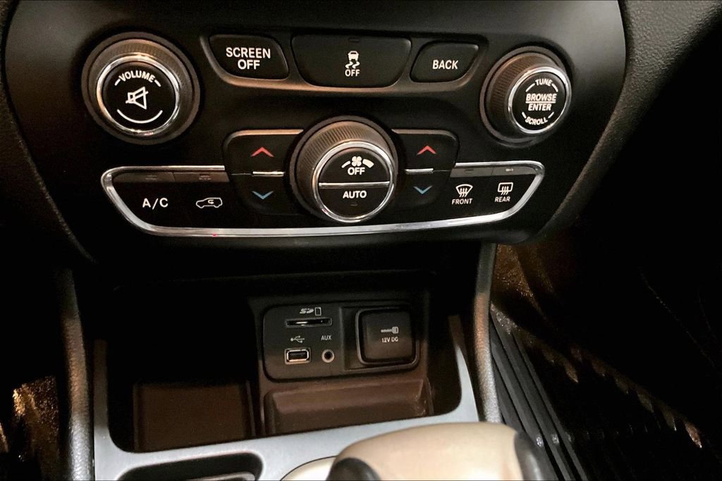 Used 2015 Jeep Cherokee Limited image 15