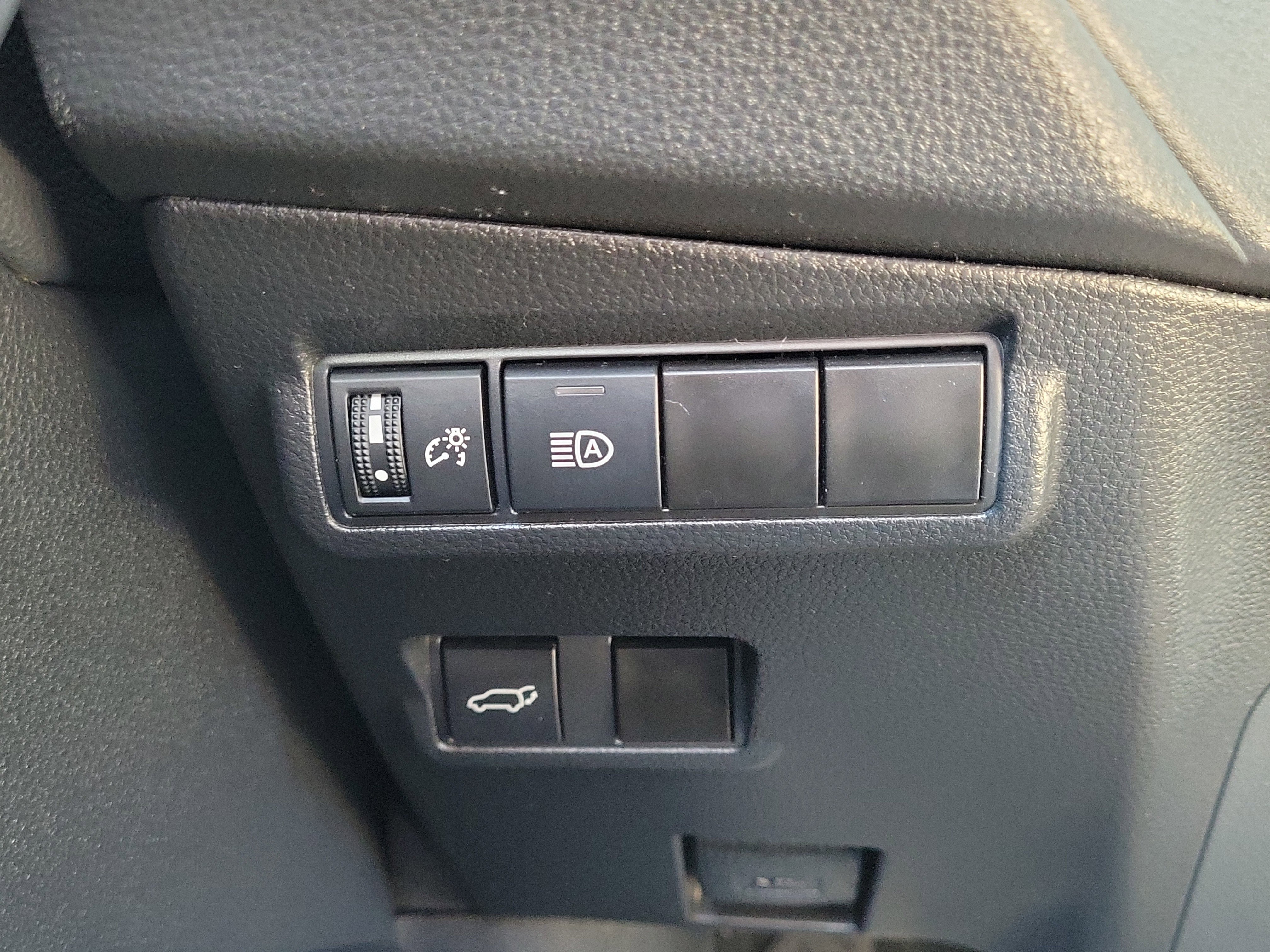 Used 2023 Toyota Corolla Cross XLE image 24