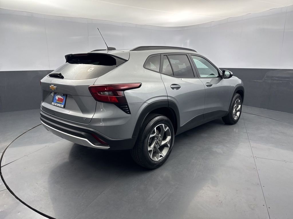 Used 2025 Chevrolet Trax LT w/ LT Convenience Package FWD image 5