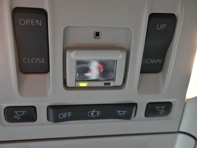 Used 2020 Toyota Highlander Limited FWD image 39