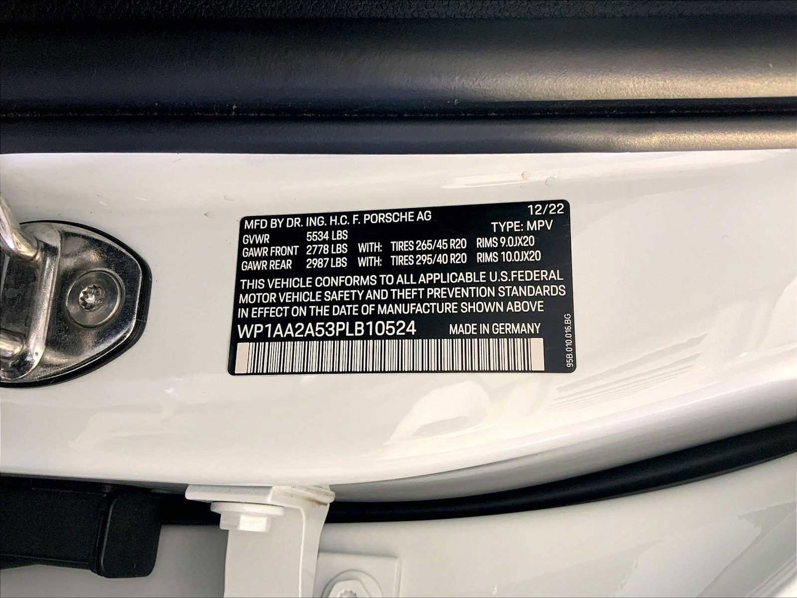 Certified 2023 Porsche Macan AWD/4WD image 36