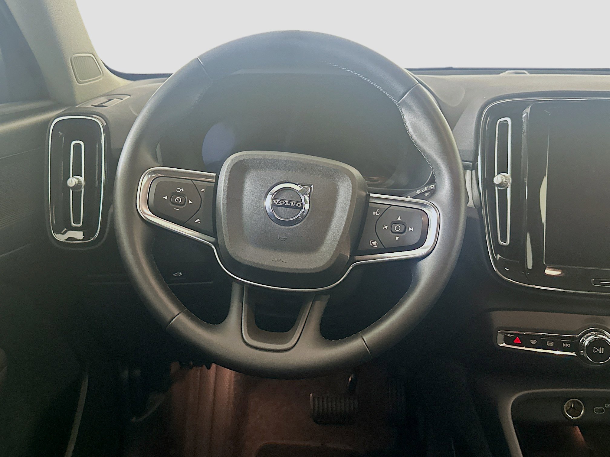 Used 2025 Volvo XC40 B5 Core AWD/4WD image 18