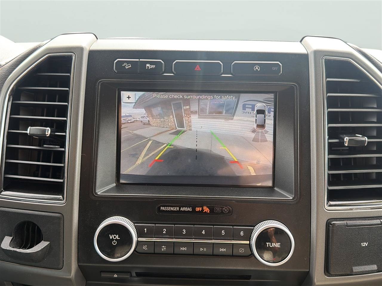 Used 2018 Ford Expedition Max XLT w/ Equipment Group 202A AWD/4WD image 30