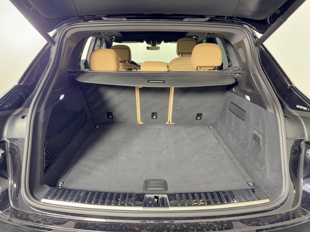 Certified 2022 Porsche Cayenne AWD/4WD image 28