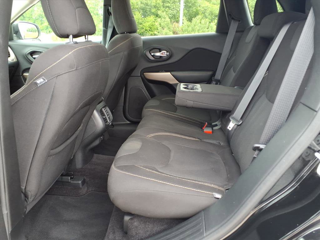 Used 2017 Jeep Cherokee Latitude FWD image 21