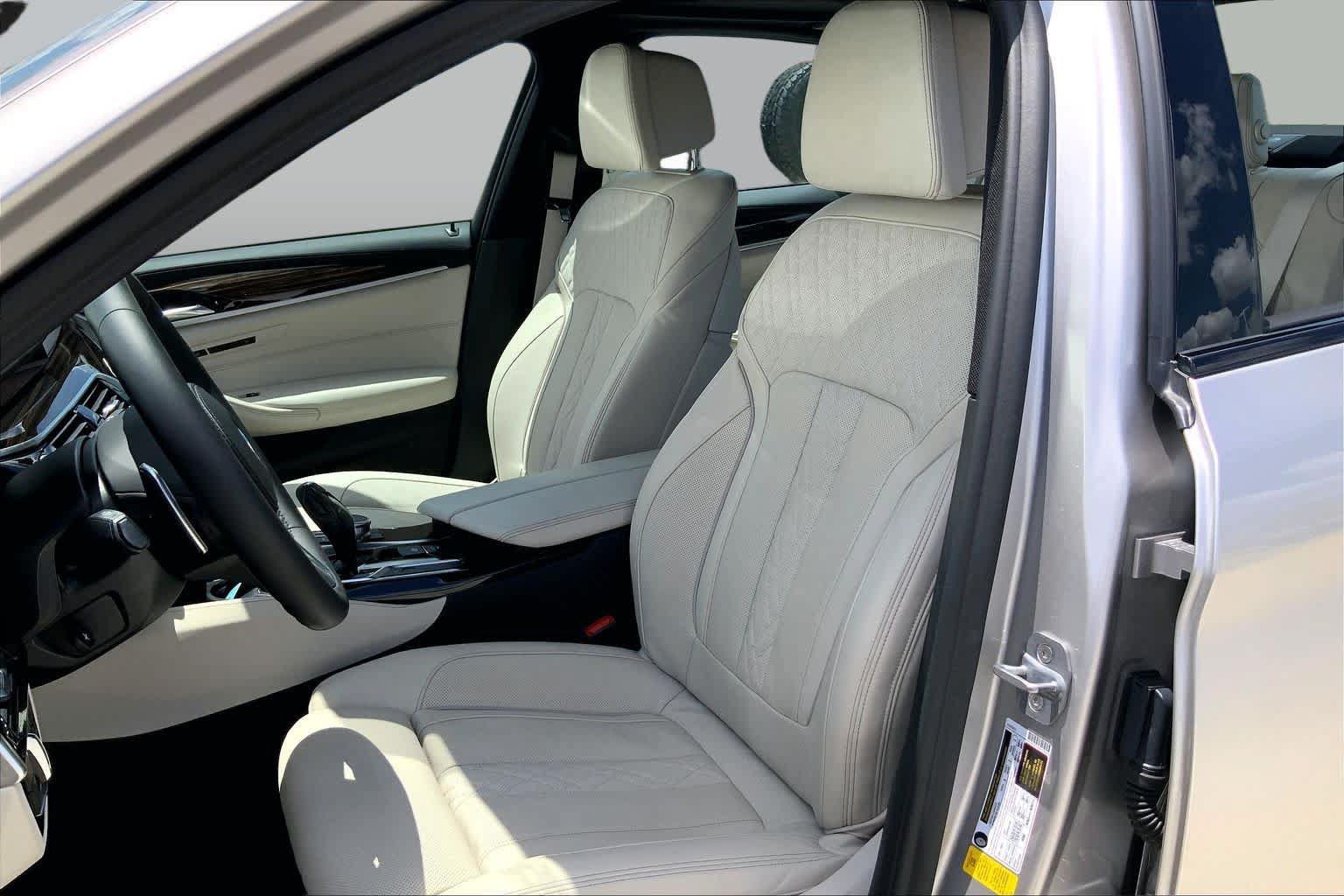 Used 2019 BMW 540i w/ M Sport Package RWD image 7