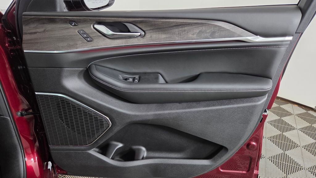 New 2025 Jeep Grand Cherokee Overland w/ Luxury Tech Group IV image 37