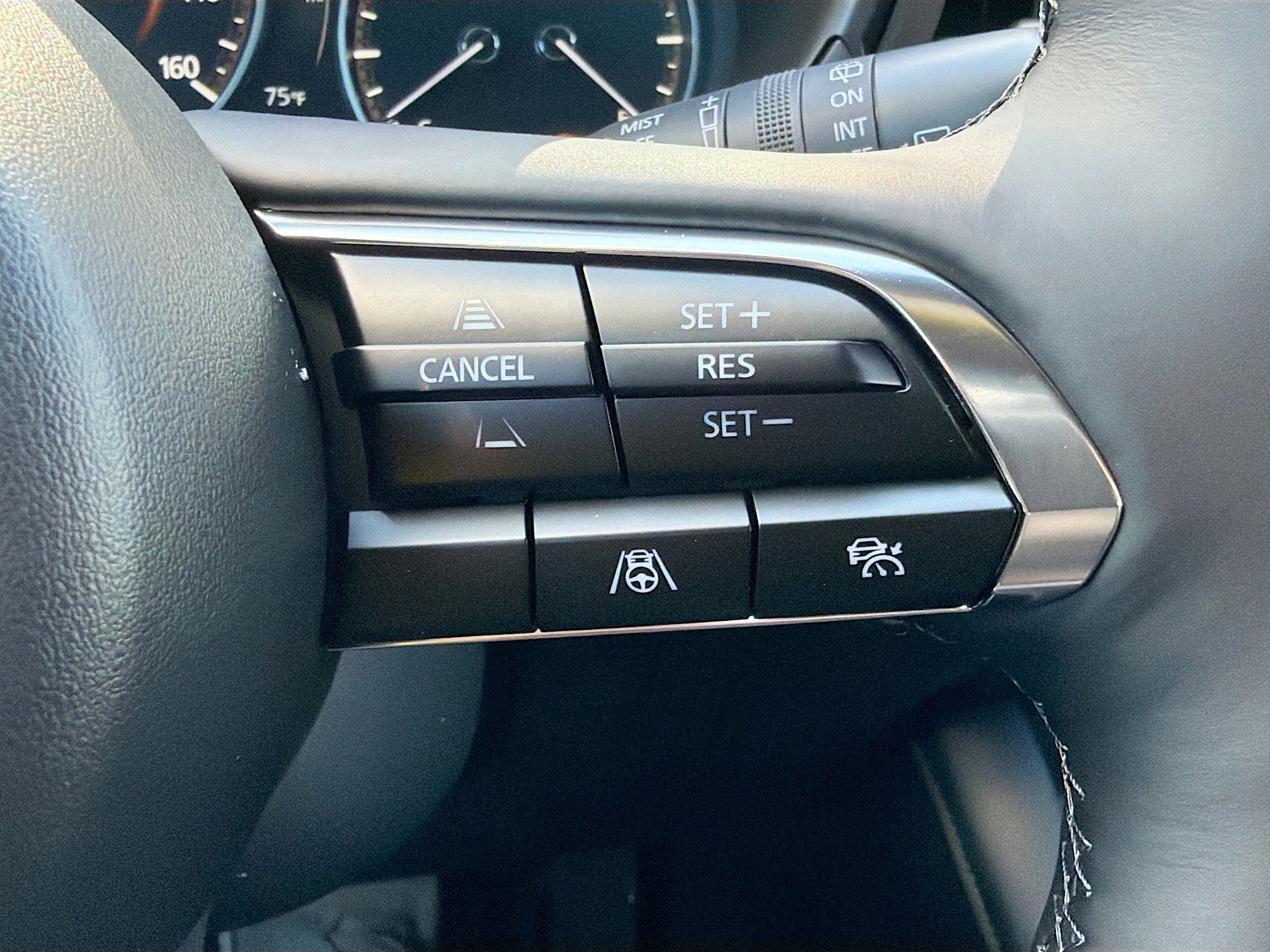 New 2026 MAZDA MAZDA3 Hatchback w/Premium Plus Pkg image 37