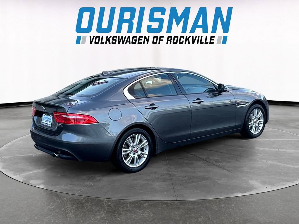 Used 2018 Jaguar XE Premium image 6