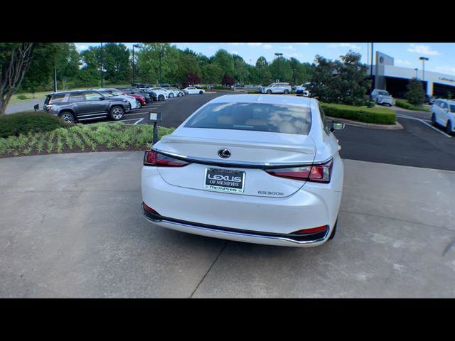 Certified 2025 Lexus ES 300h w/ Premium Package FWD image 7