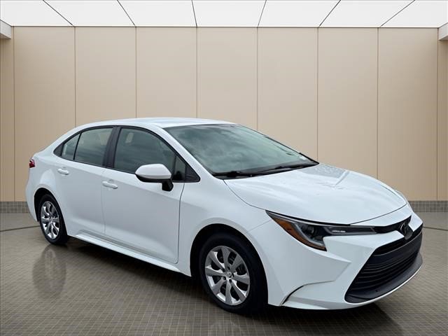 Used 2026 Toyota Corolla LE FWD image 2