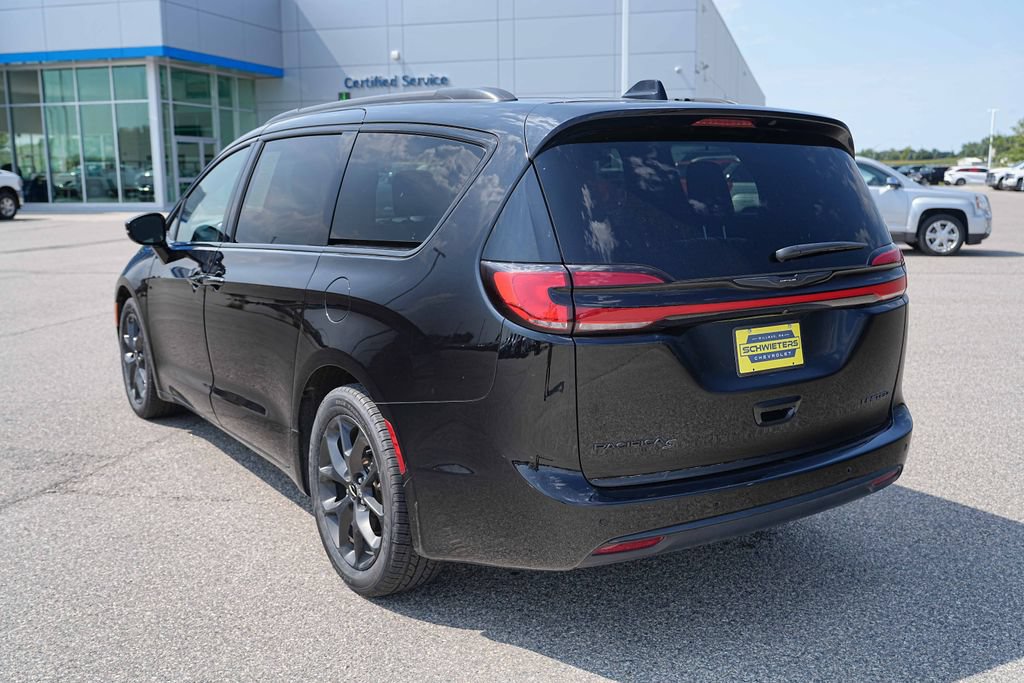 Used 2025 Chrysler Pacifica Limited FWD image 8
