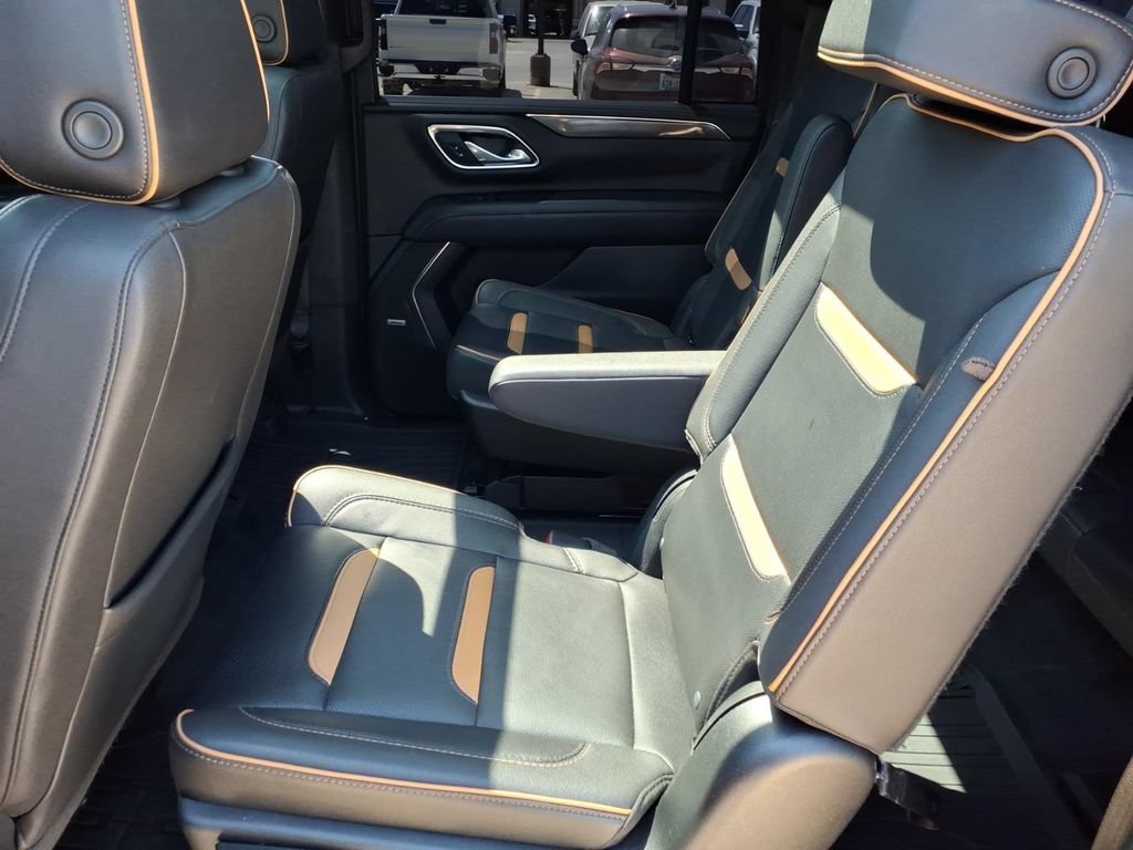 Used 2023 GMC Yukon XL AT4 w/ AT4 Premium Plus Package AWD/4WD image 13