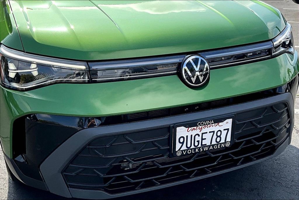 Used 2025 Volkswagen Taos SE image 29