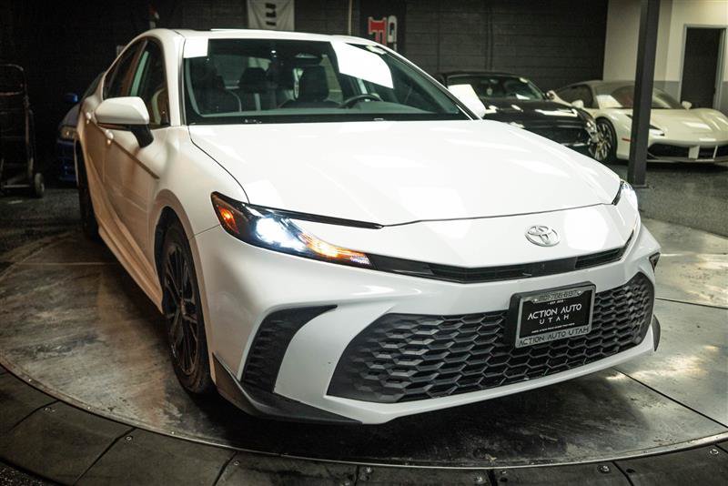 Used 2025 Toyota Camry SE w/ Multimedia Upgrade Package FWD image 5