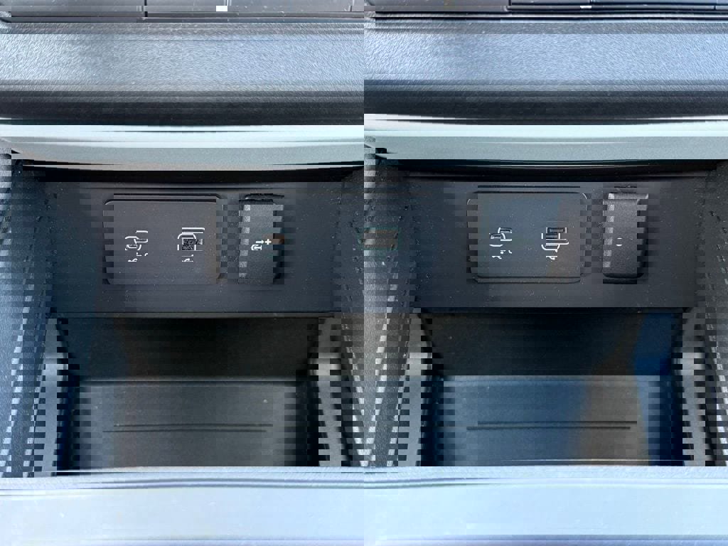 Certified 2023 Land Rover Defender 110 X-Dynamic SE image 23