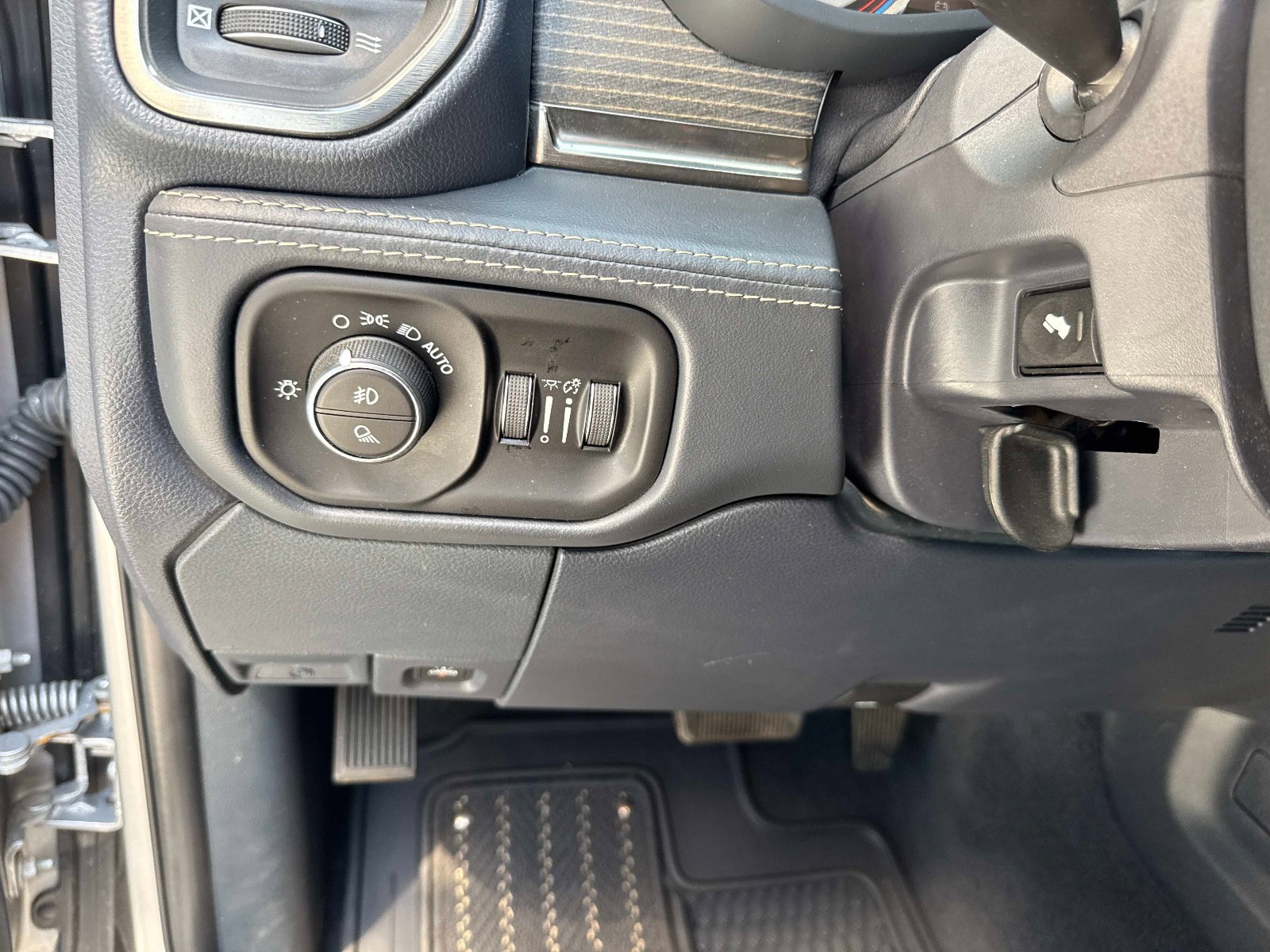 Used 2022 RAM 3500 Limited image 30