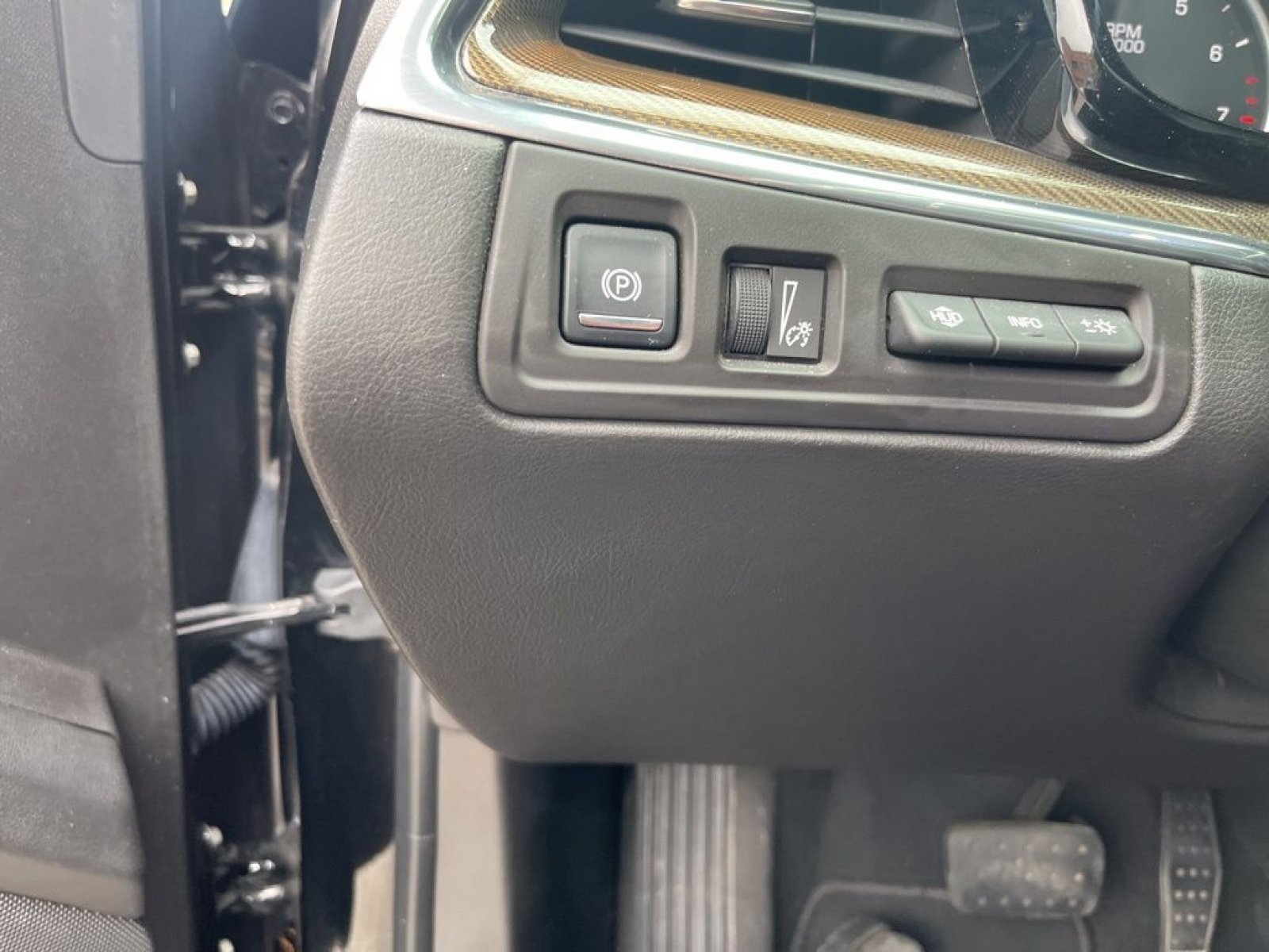 Used 2017 Cadillac XT5 Platinum w/ Driver Assist Package image 11