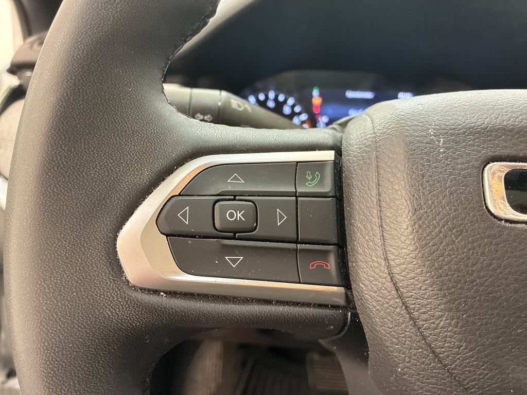 Used 2023 Jeep Compass Latitude w/ Sun and Sound Group AWD/4WD image 25