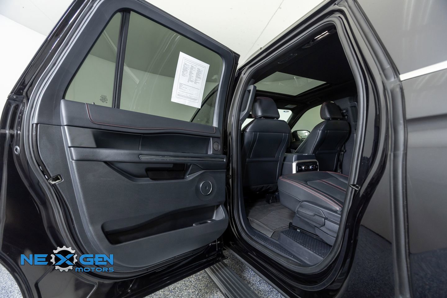 Used 2024 Ford Expedition Max Limited image 24