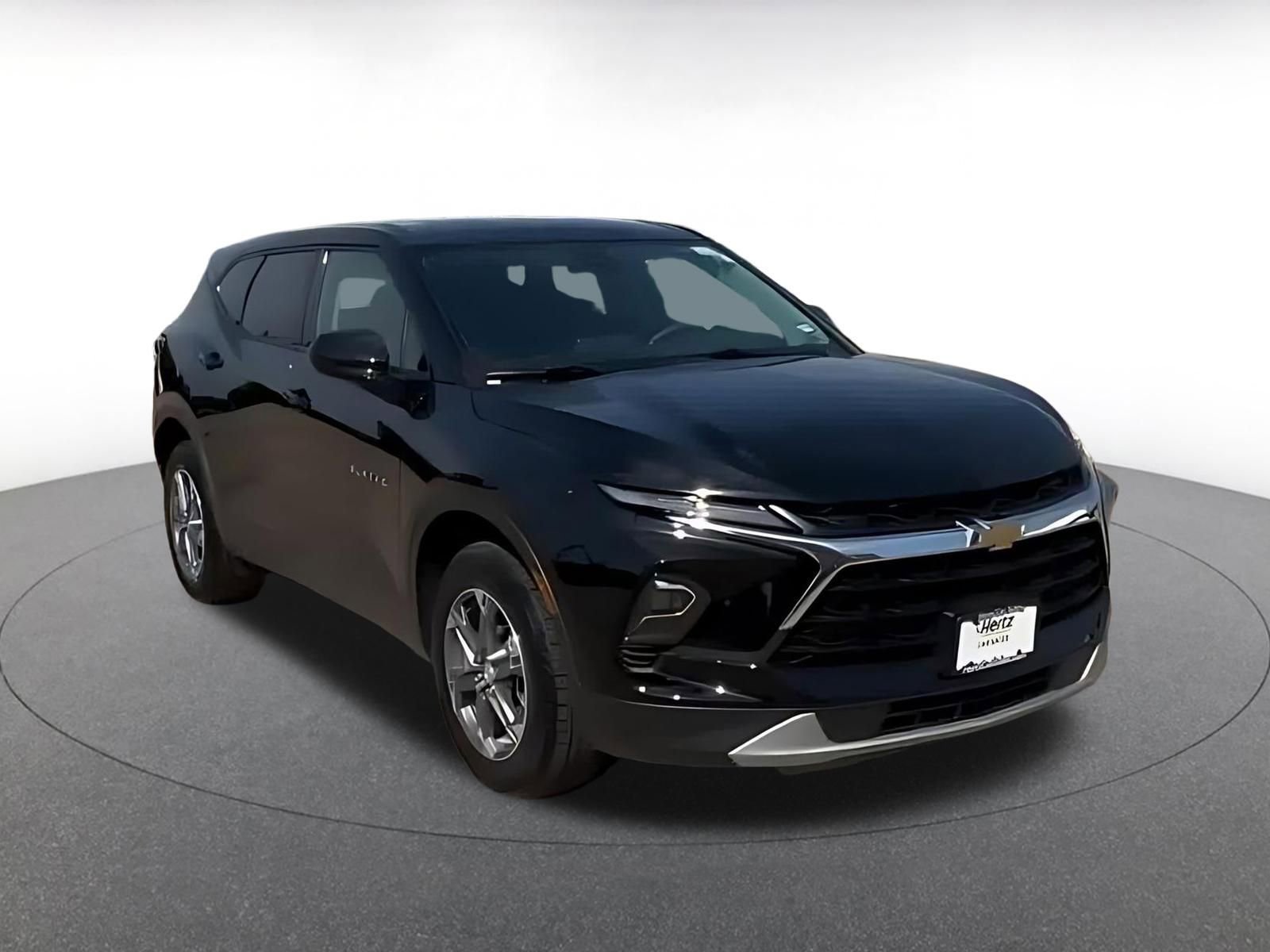 Used 2025 Chevrolet Blazer LT FWD image 3