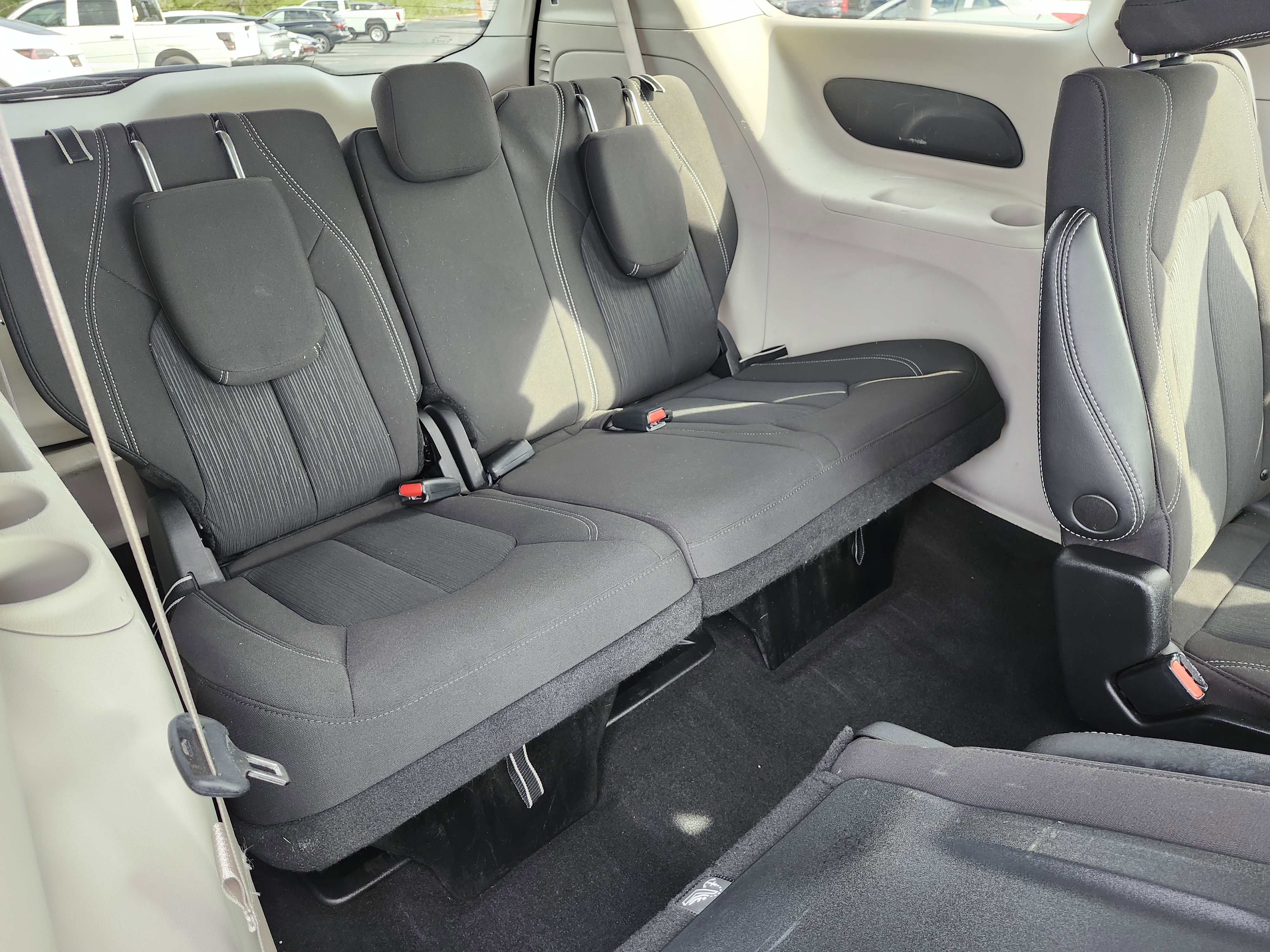 Used 2022 Chrysler Voyager LX image 13