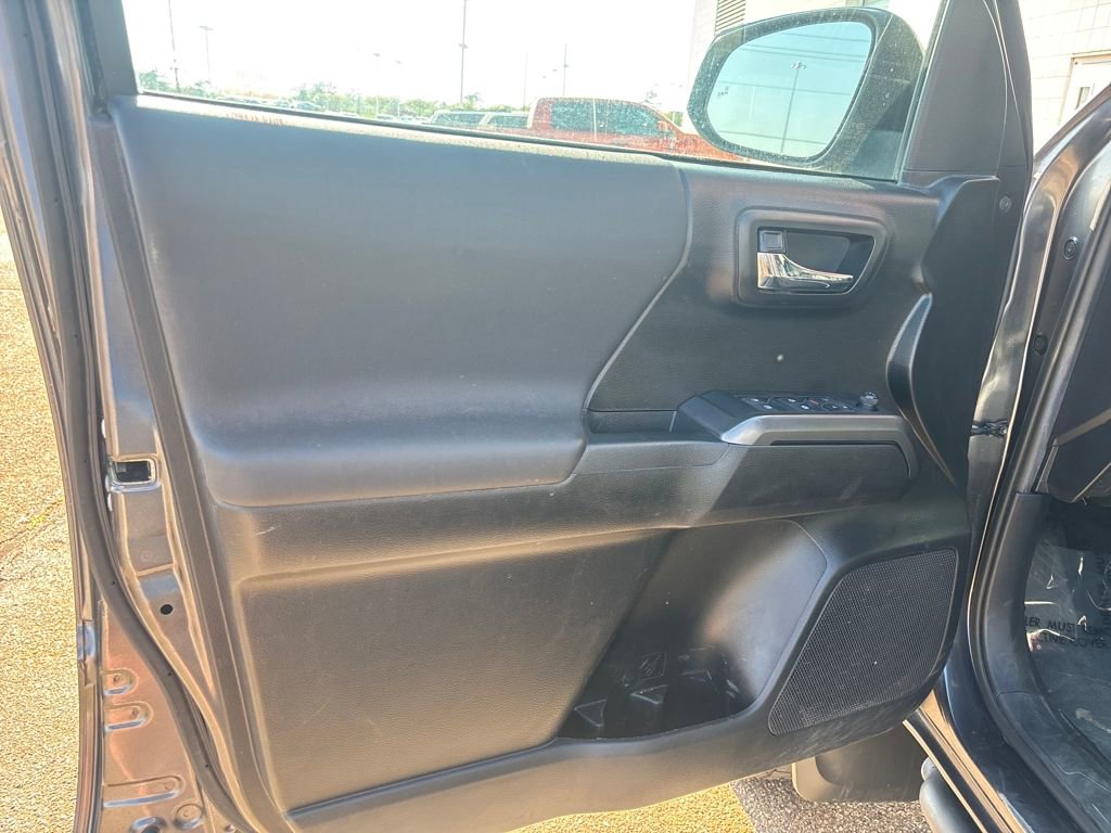 Used 2021 Toyota Tacoma TRD Off-Road w/ Technology Package image 6