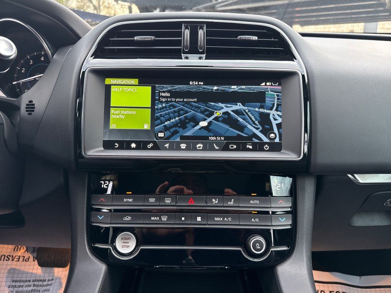 Used 2020 Jaguar F-PACE Premium image 24