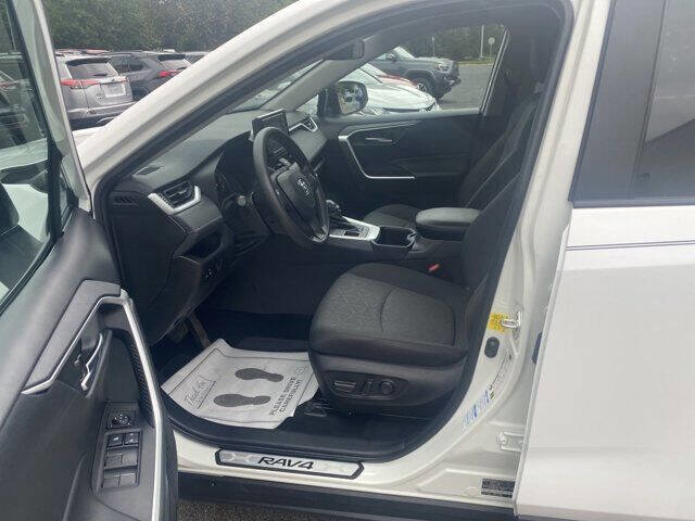 Used 2022 Toyota RAV4 XLE image 13
