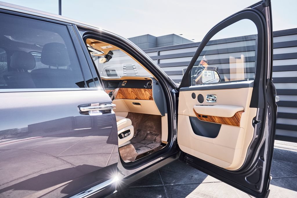 Used 2020 Rolls-Royce Cullinan AWD/4WD image 16