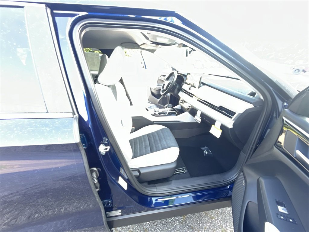 New 2025 Mitsubishi Outlander SE image 24