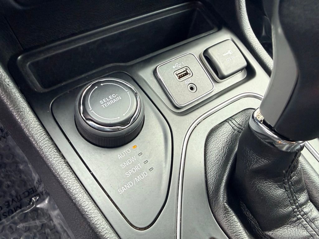 Used 2019 Jeep Cherokee Sport image 23