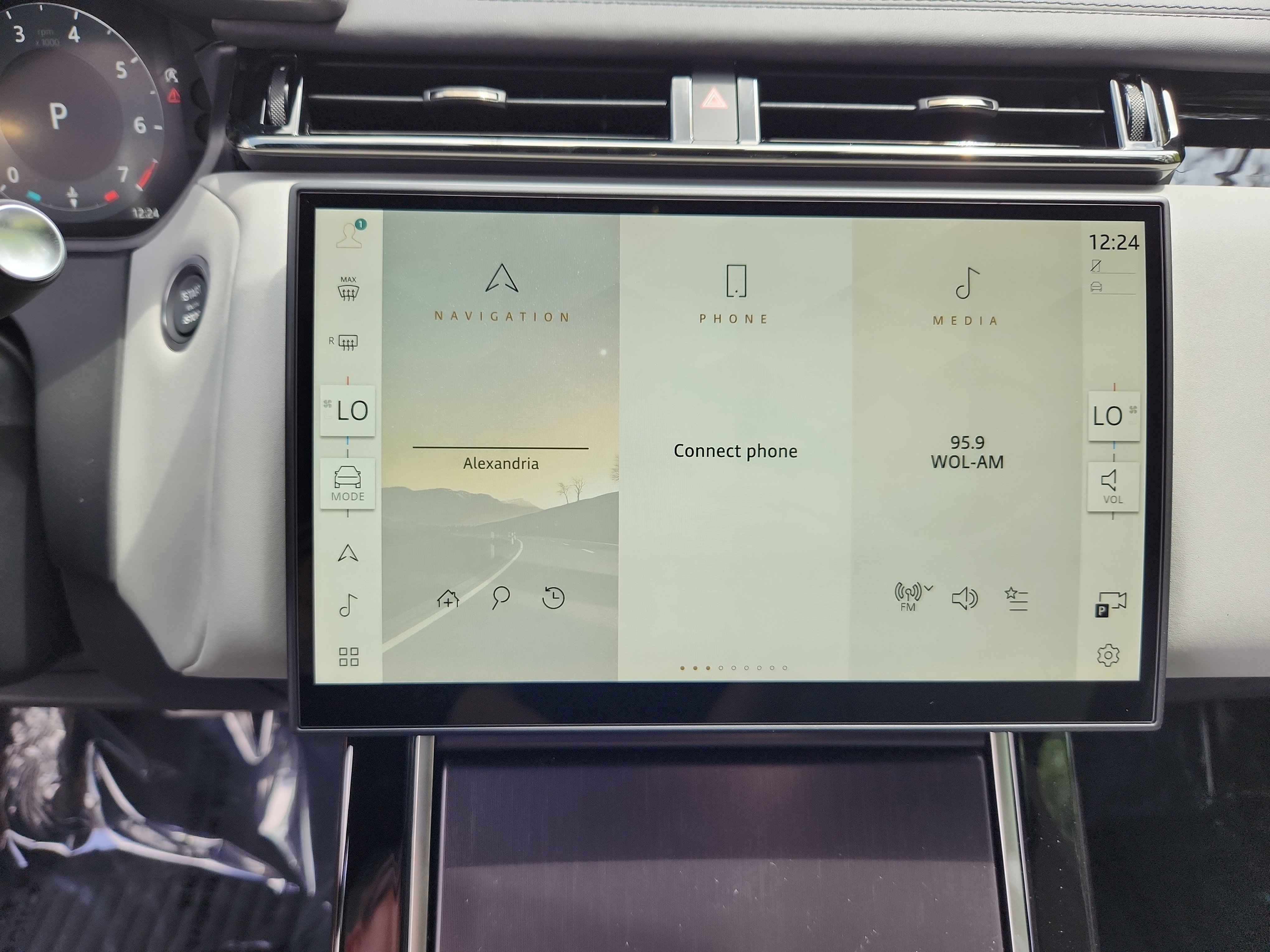 New 2026 Land Rover Range Rover Velar Dynamic SE image 17