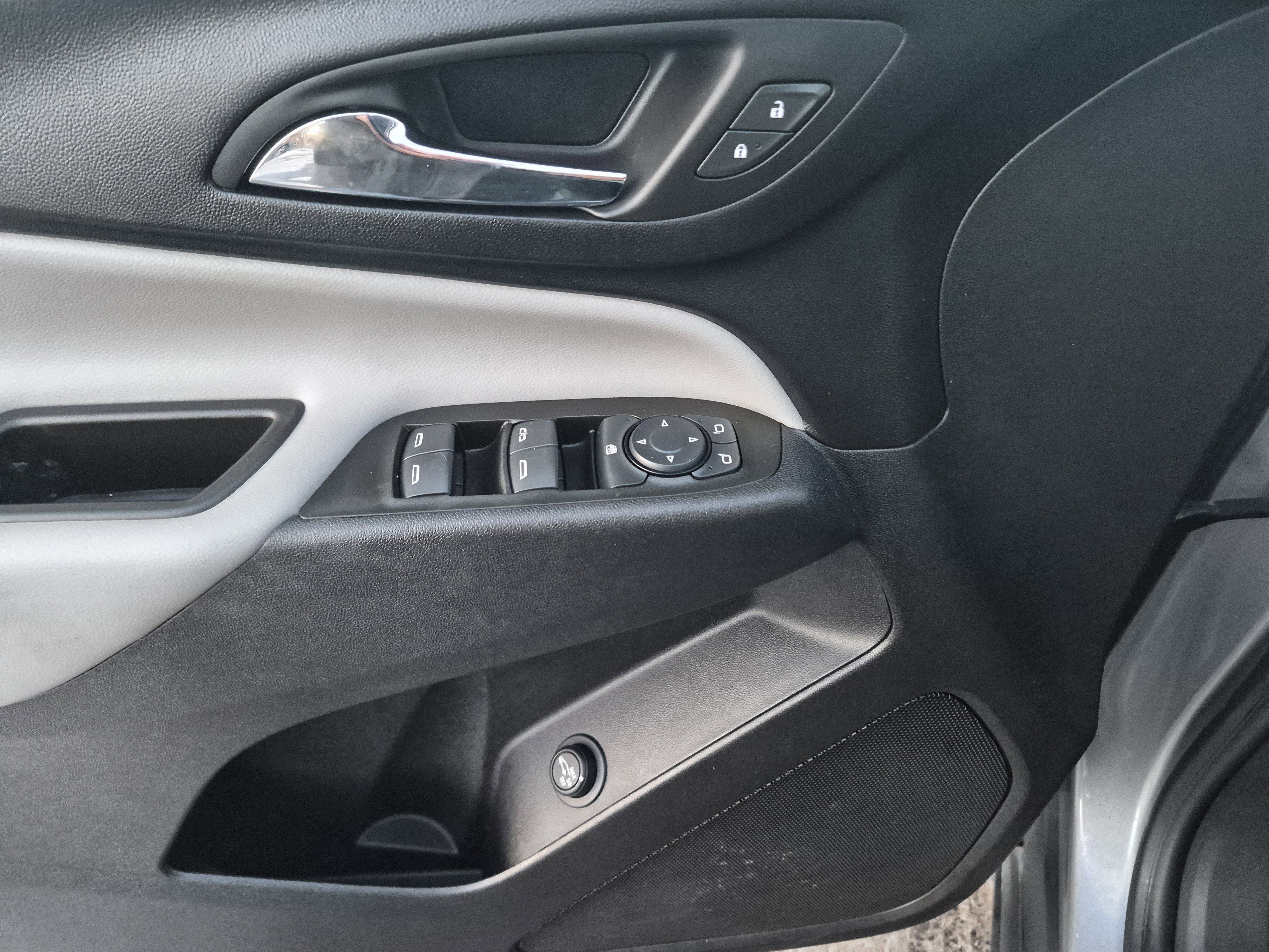 Used 2024 Chevrolet Equinox LT w/ LPO, Floor Liner Package image 16