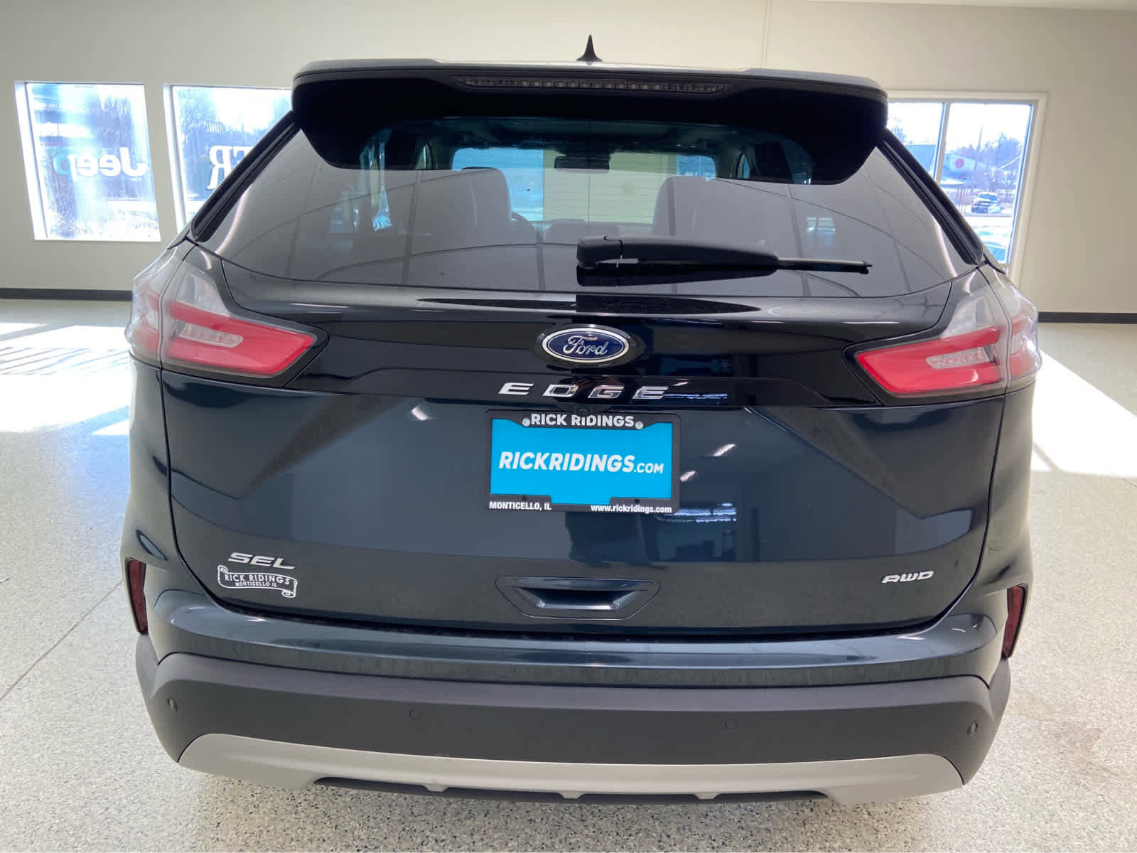 Used 2024 Ford Edge SEL w/ Convenience Package image 9