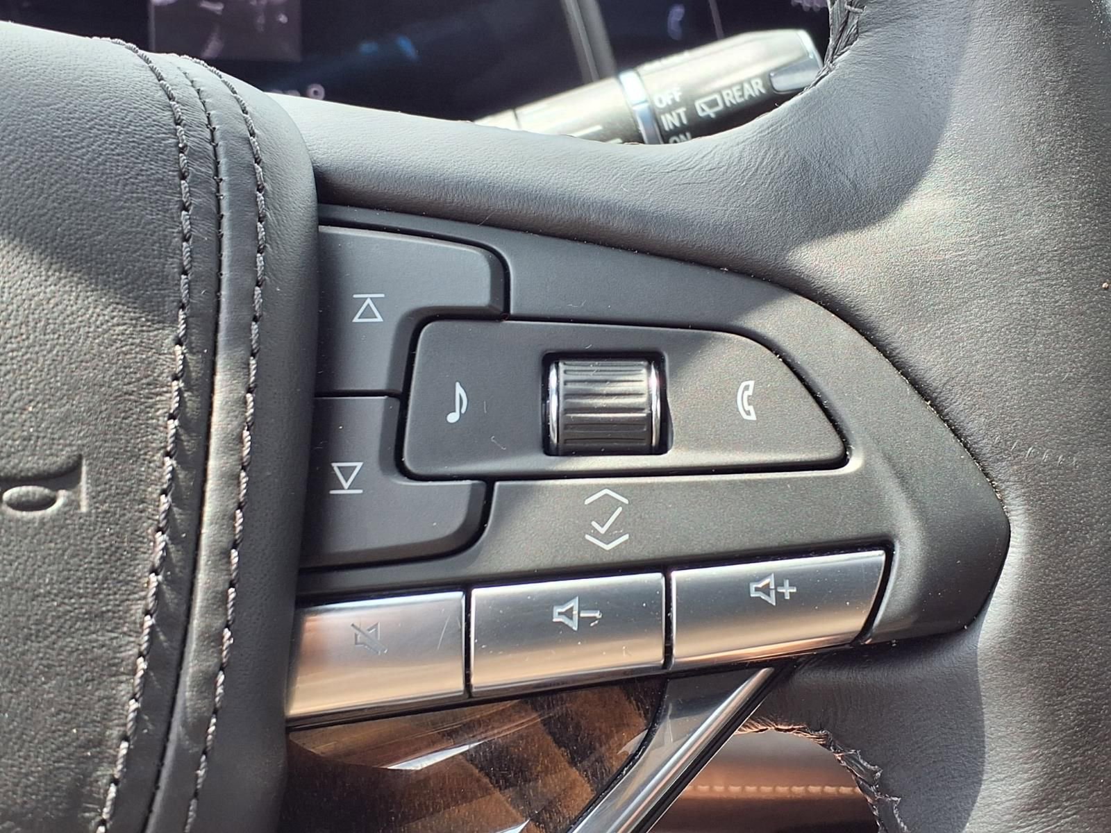 Used 2023 Cadillac Escalade ESV Sport Platinum AWD/4WD image 30