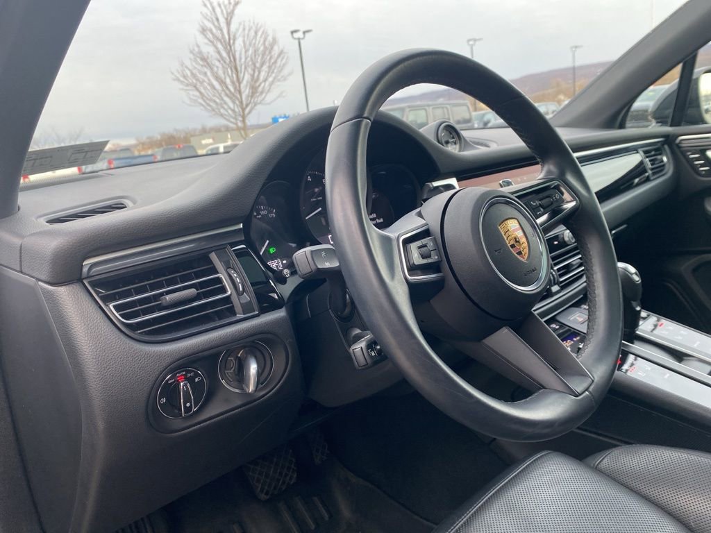 Used 2022 Porsche Macan Base image 9