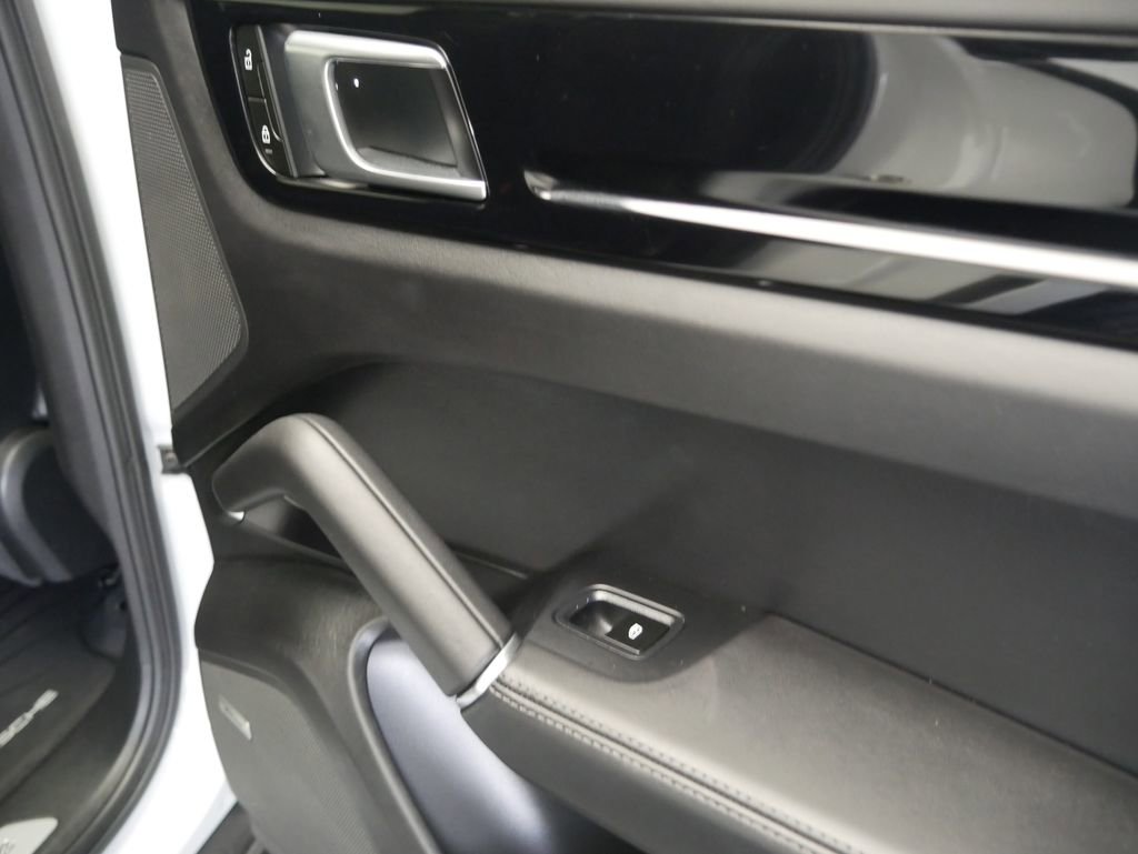 Certified 2023 Porsche Cayenne S AWD/4WD image 27