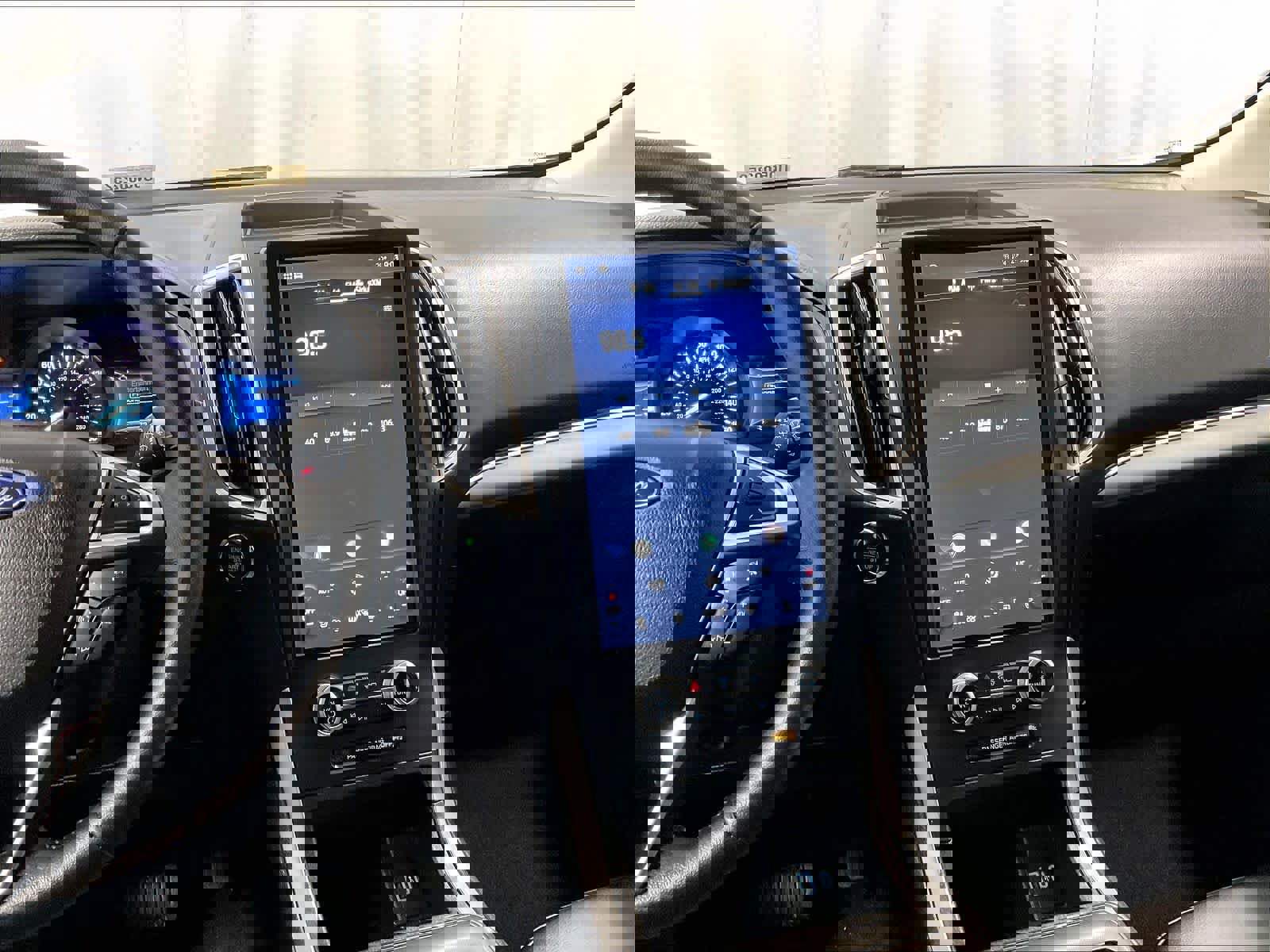 Used 2022 Ford Edge SEL w/ Convenience Package image 18