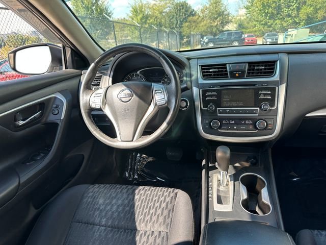 Used 2017 Nissan Altima 2.5 SV w/ Convenience Package FWD image 16
