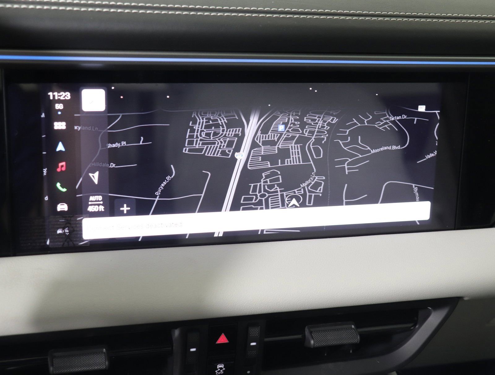 Certified 2025 Porsche Macan Electric RWD image 28