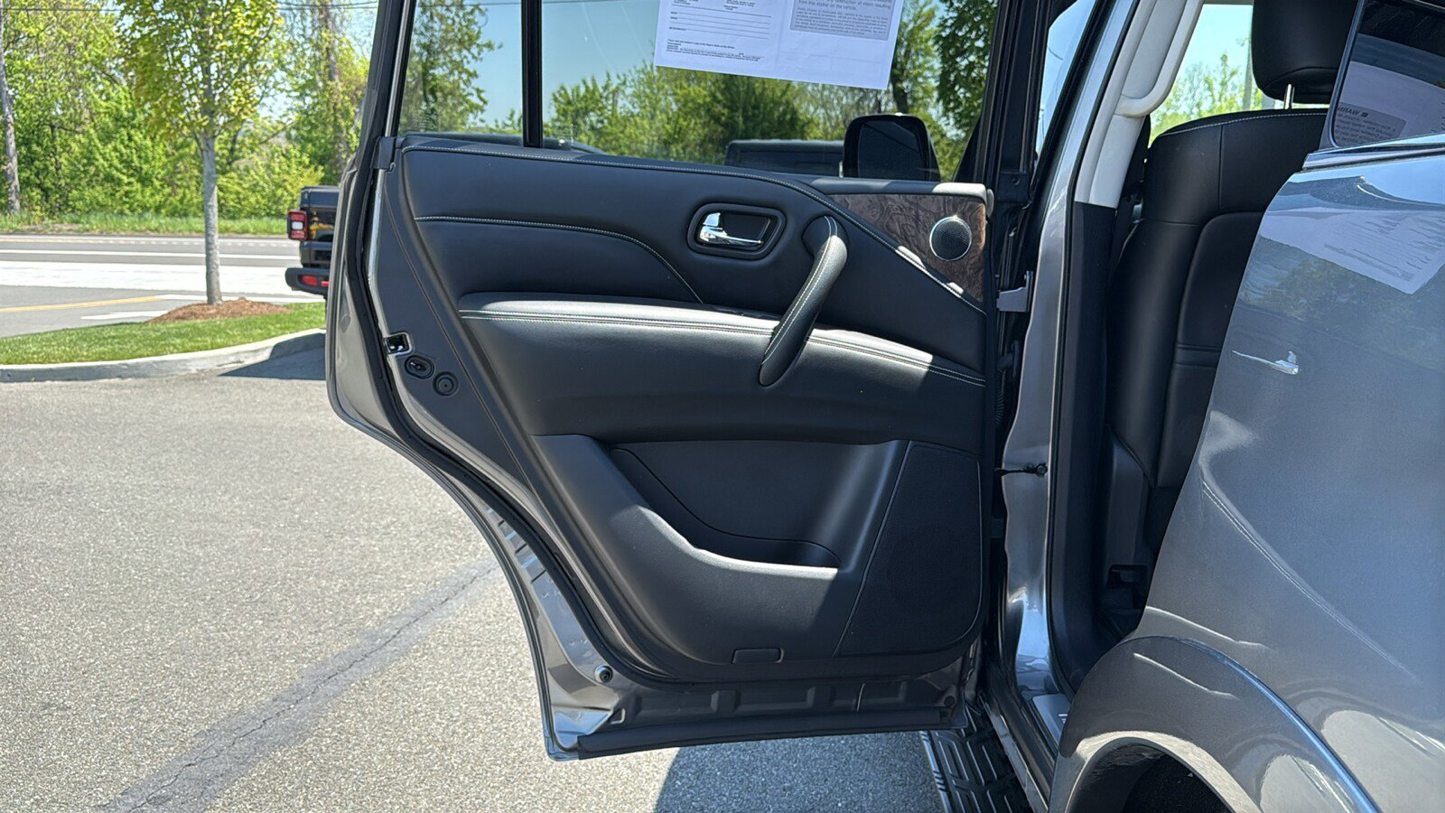 Used 2021 INFINITI QX80 Premium Select w/ All-Season Package AWD/4WD image 24