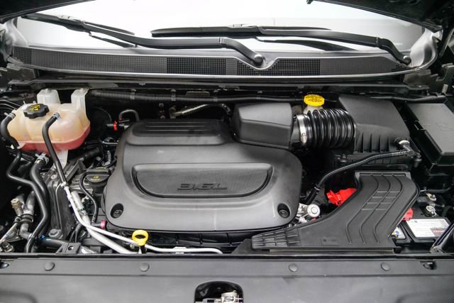 Used 2023 Chrysler Pacifica Touring-L image 13