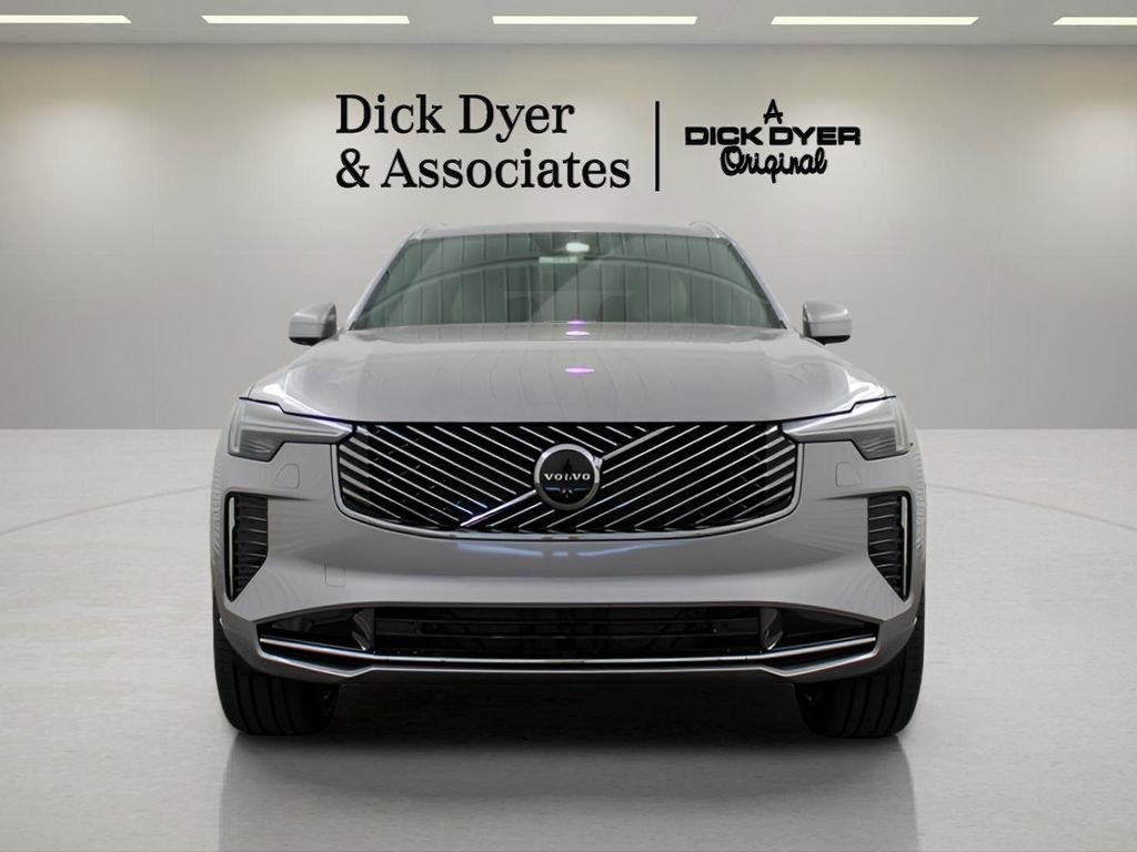 New 2026 Volvo XC90 B5 Plus w/ Protection Package Premier image 8