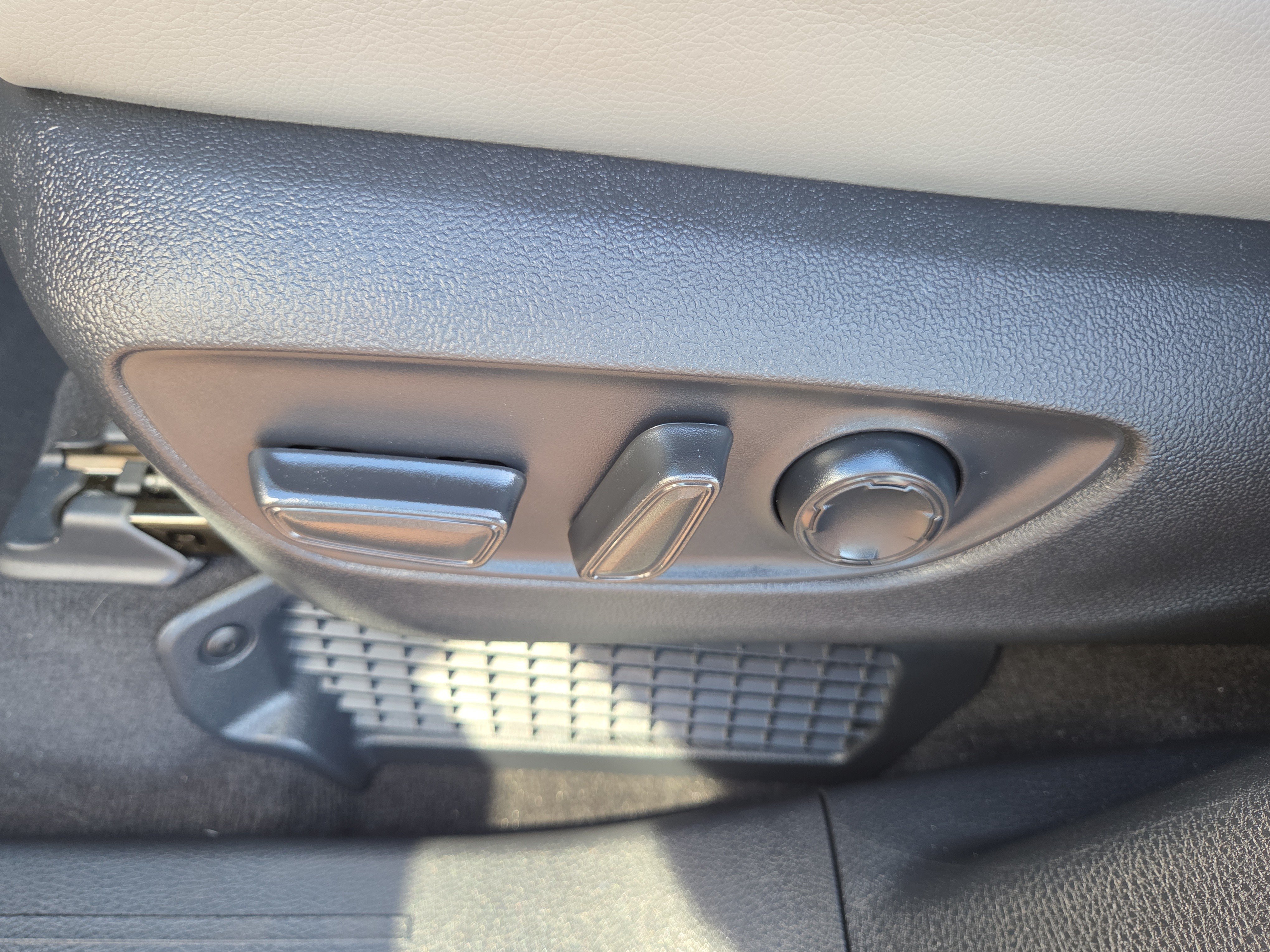 Certified 2026 Toyota Sienna XLE AWD/4WD image 28