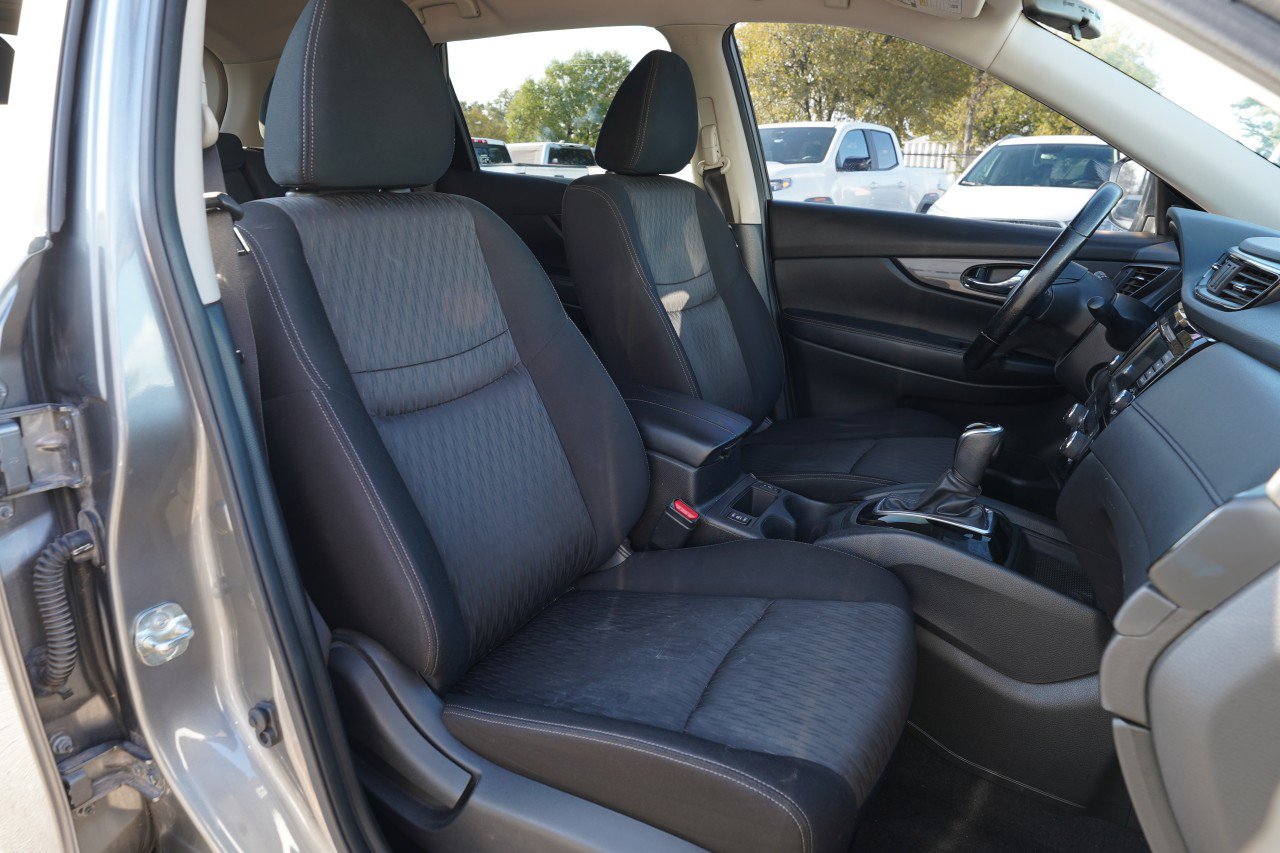 Used 2020 Nissan Rogue SV FWD image 26