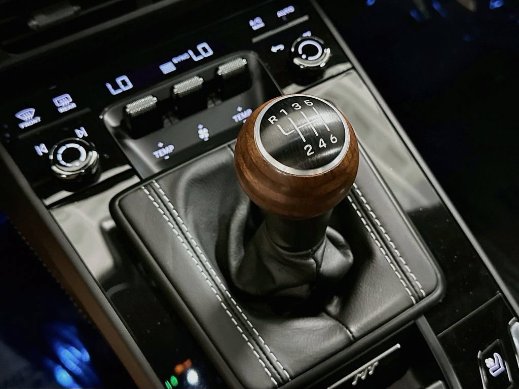 Certified 2025 Porsche 911 Carrera T RWD image 18