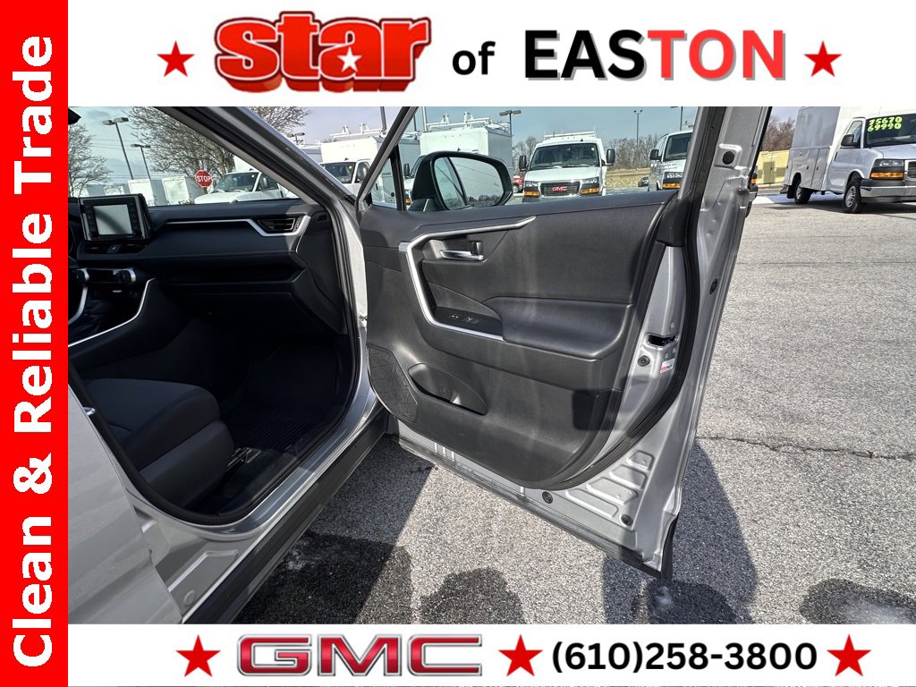 Used 2020 Toyota RAV4 XLE image 10