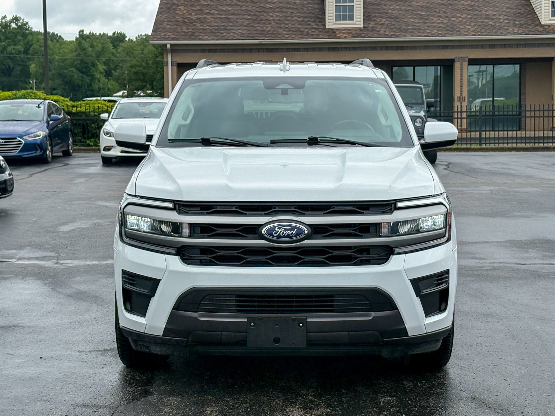 Used 2024 Ford Expedition XLT AWD/4WD image 4