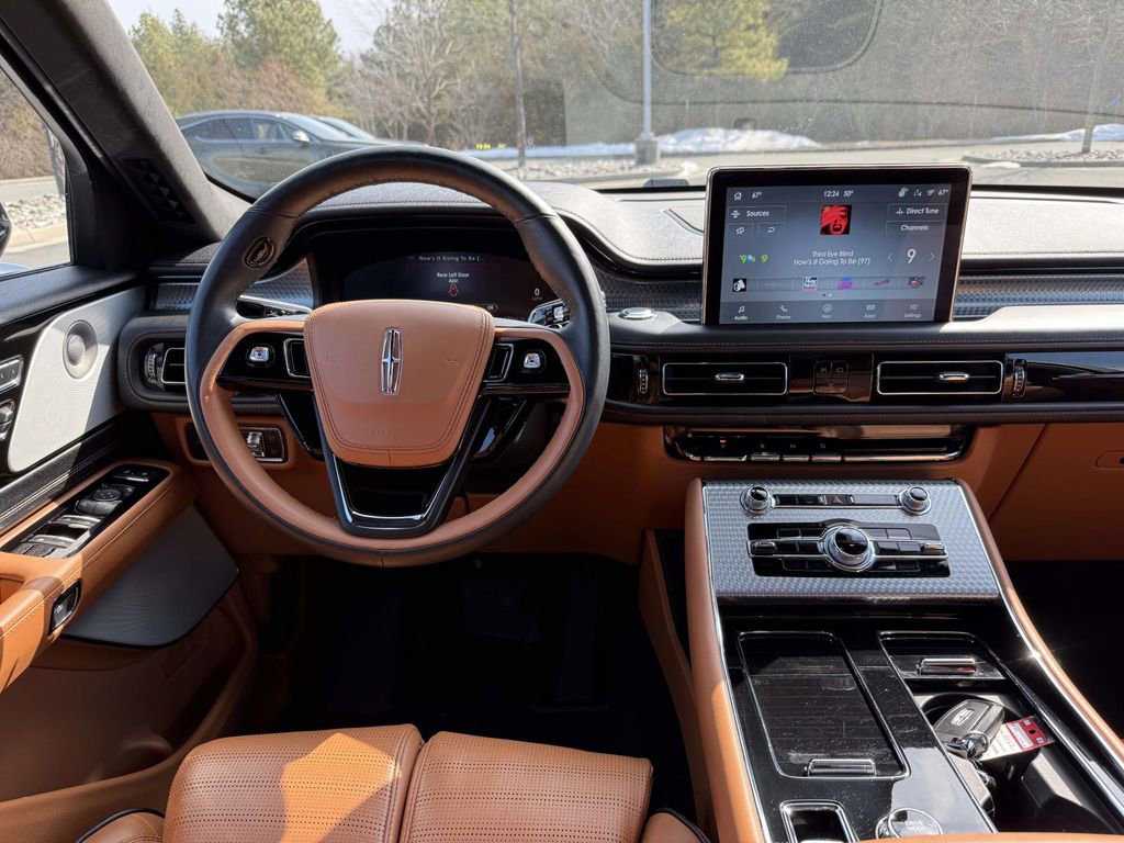 Used 2023 Lincoln Aviator Black Label w/ Dynamic Handling Package image 8